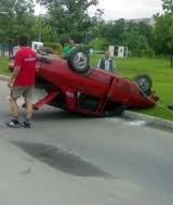 A condus masina fara carnet si a facut accident