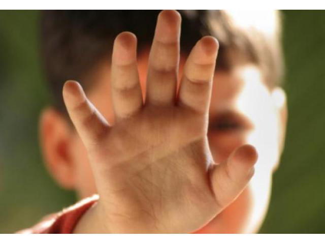 Rapoartele indica un numar mare de copii abuzati si neglijati de parinti